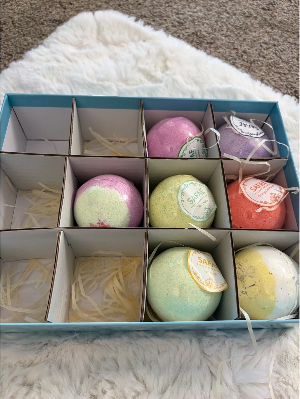 Safae box of 7 bath bombs - Picture 4 of 5